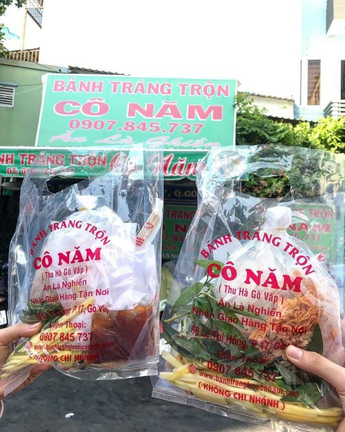 Bánh tráng trộn Cô Năm (144 Nguyễn Thái Bình, quận 1)
