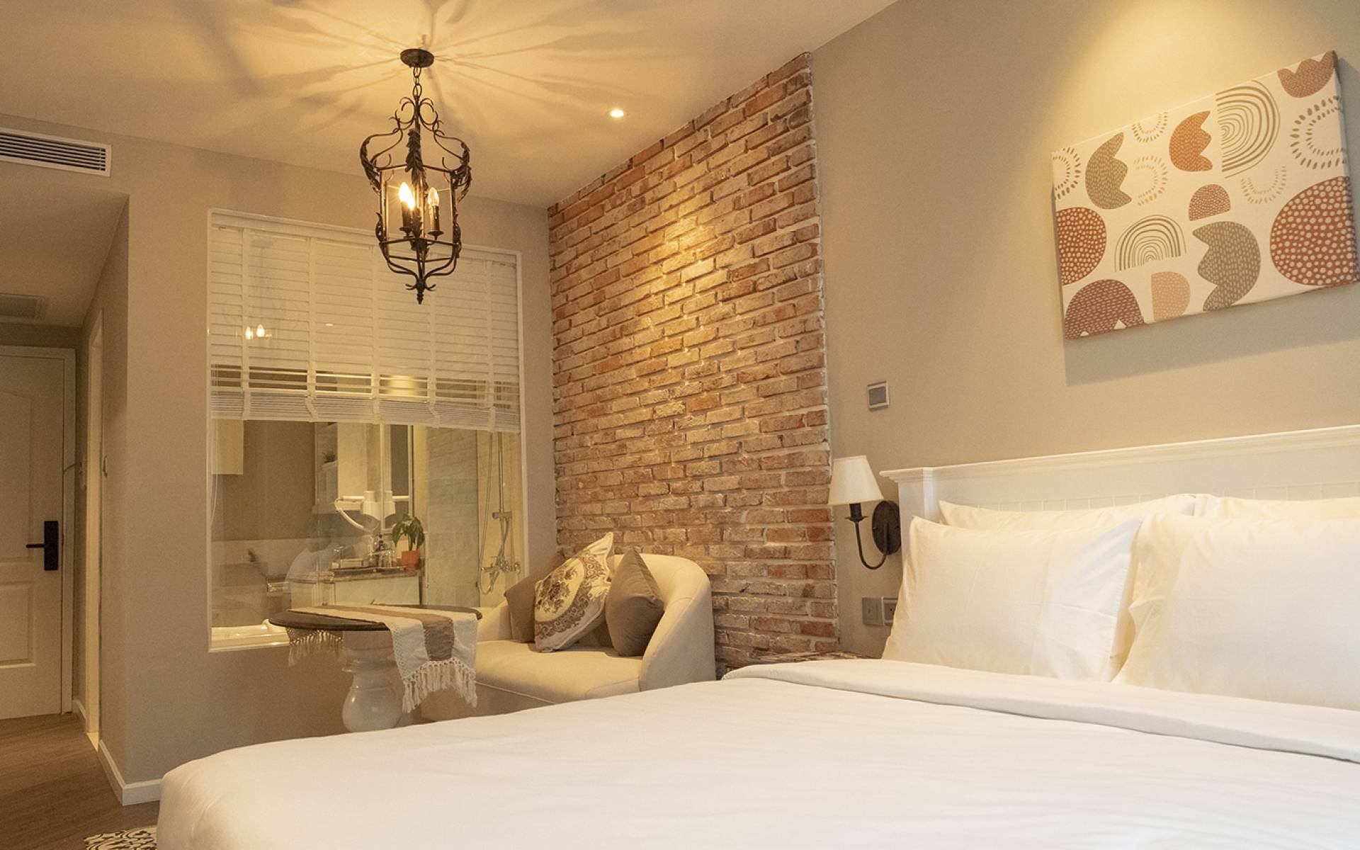 Celine Living - Deluxe view đường phố