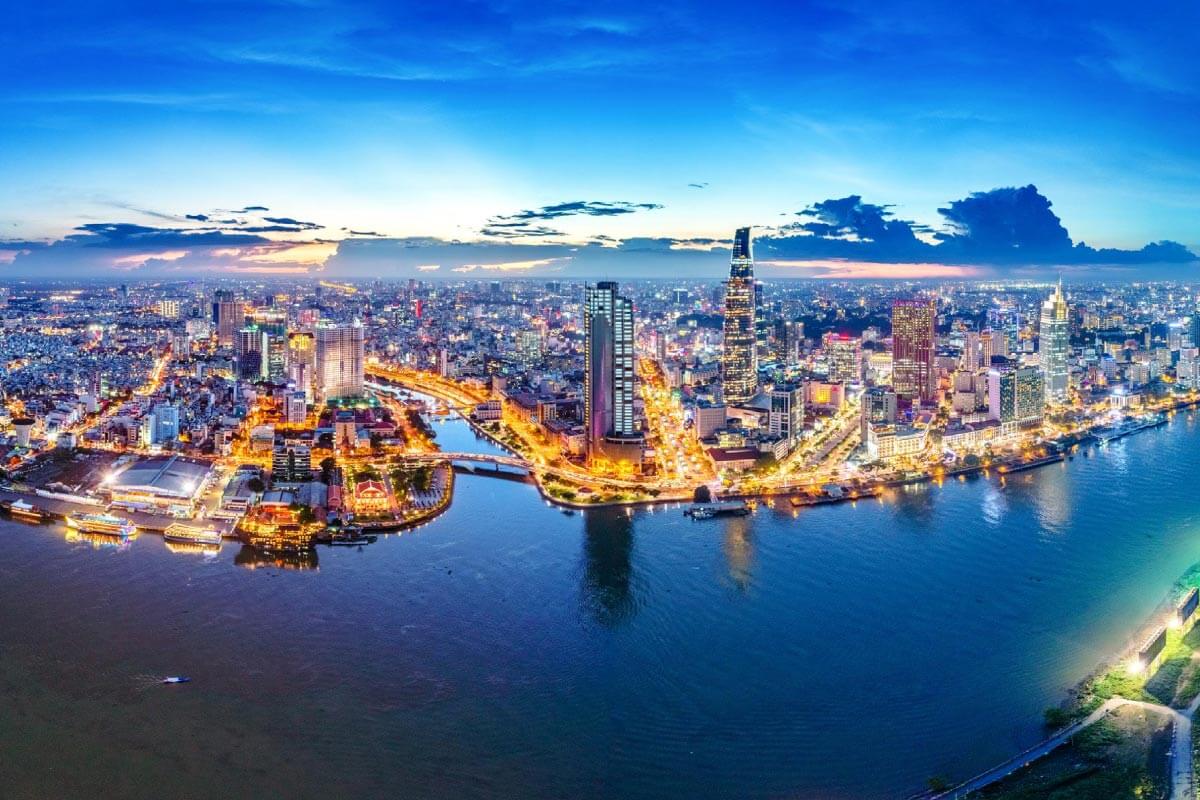 Theo kinh nghiệm của nhiều du khách, du lịch Sài Gòn nên ở các quận trung tâm, bao gồm quận 1, quận 3, quận 5 và quận 10.