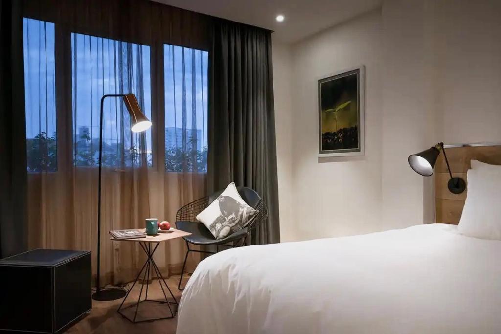 Khách sạn C Center Hotel